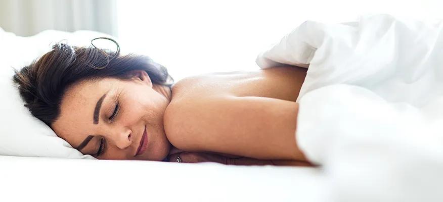 Sweet Dreams! The Health Benefits of Sleeping Naked