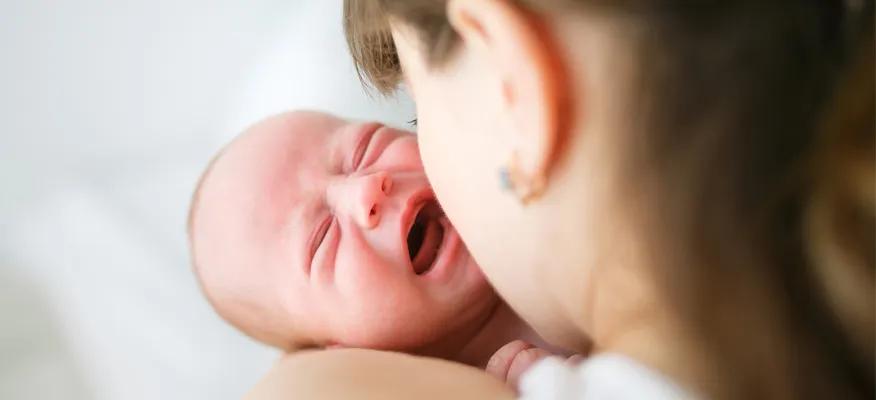 How To Hold A Crying Baby? The Colic Hold For New Parents