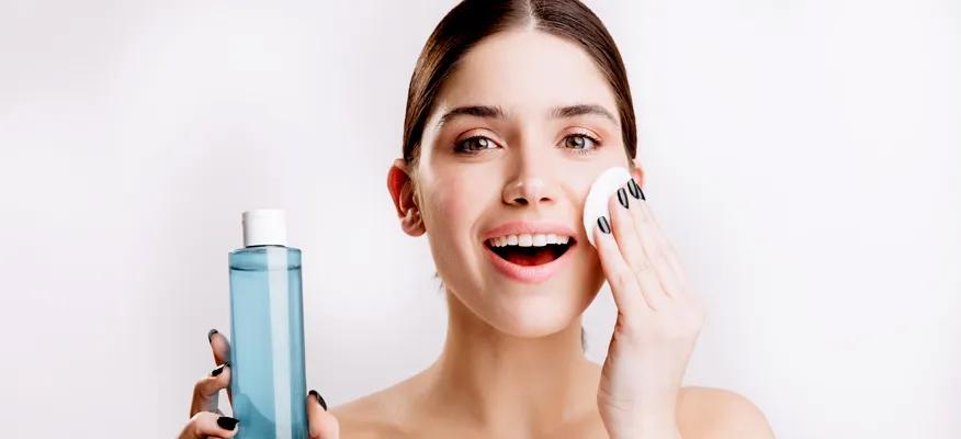 Learn the right way to apply toner for dry skin