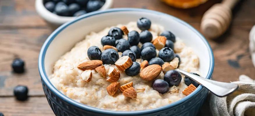 Healthy Blueberry &amp; Walnut Quinoa Porridge